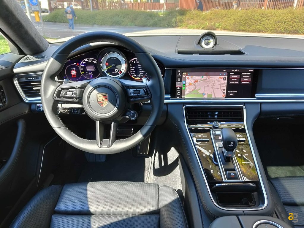 porsche-panamera-4s-ibrida-plug-in-sport-turismo-oppo-find-x3-neo