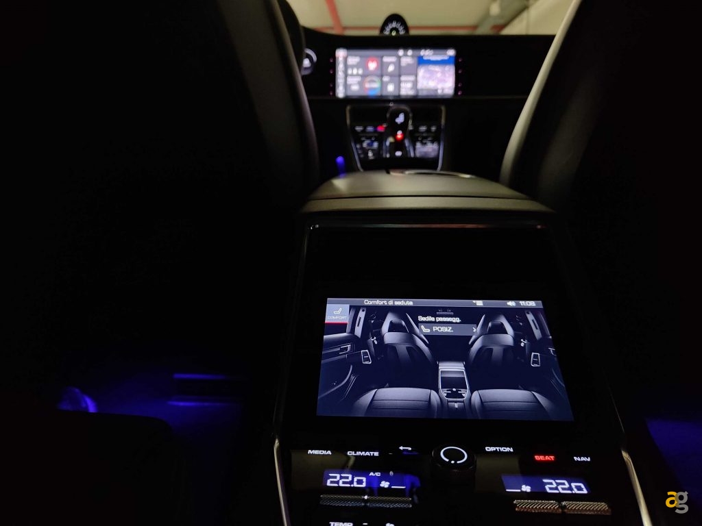 porsche-panamera-4s-ibrida-plug-in-sport-turismo-oppo-find-x3-neo