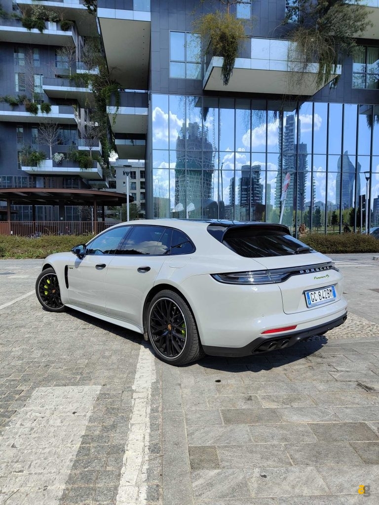 porsche-panamera-4s-ibrida-plug-in-sport-turismo-oppo-find-x3-neo