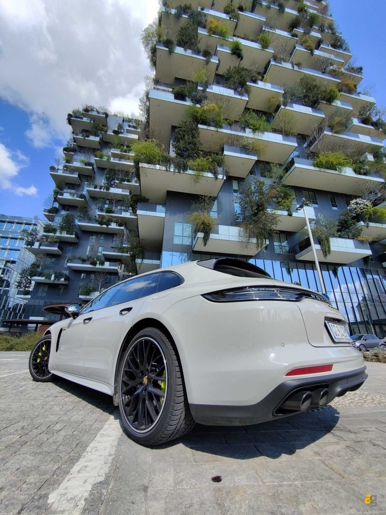 porsche-panamera-4s-ibrida-plug-in-sport-turismo-oppo-find-x3-neo