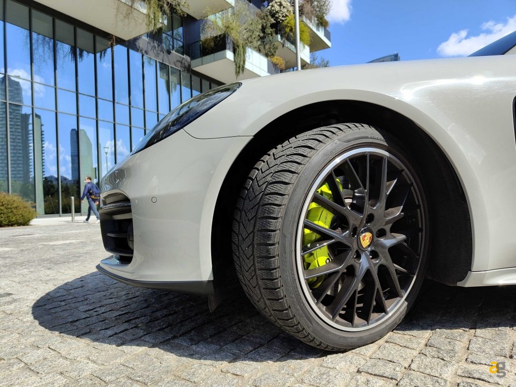 porsche-panamera-4s-ibrida-plug-in-sport-turismo-oppo-find-x3-neo