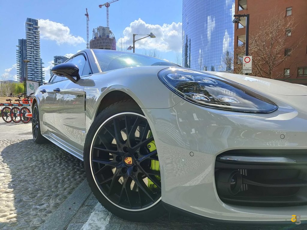 porsche-panamera-4s-ibrida-plug-in-sport-turismo-oppo-find-x3-neo