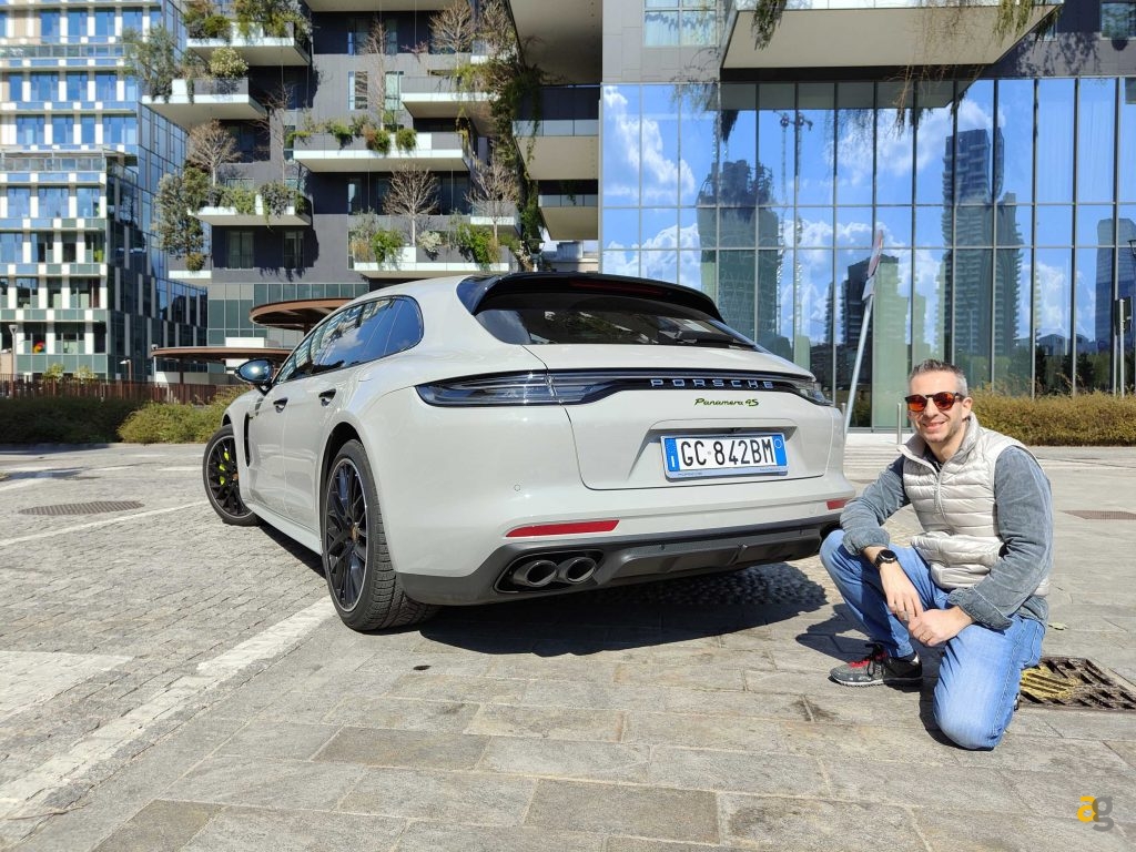 porsche-panamera-4s-ibrida-plug-in-sport-turismo-oppo-find-x3-neo