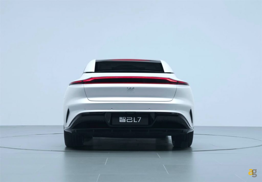 alibaba-saic-insieme-elettrica-da-1000km-zhiji-l7