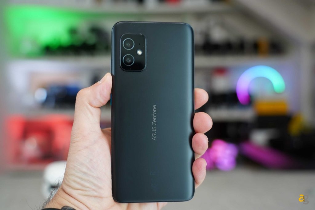 recensione-asus-zenfone-8
