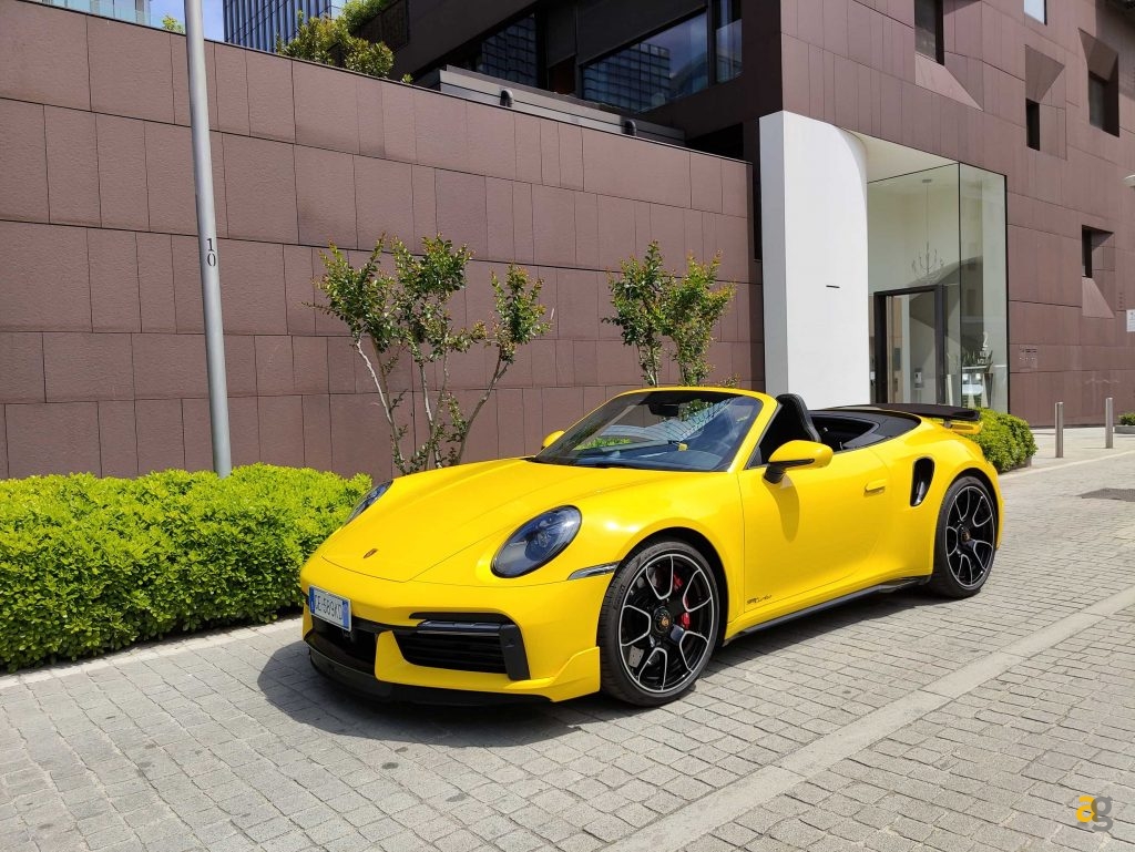 porsche-911-turbo-test-drive-tecnologia-play-zte-axon-30