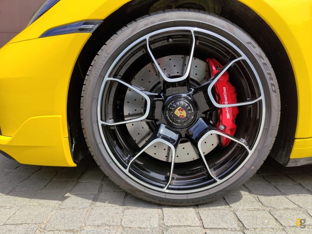 porsche-911-turbo-test-drive-tecnologia-play-zte-axon-30