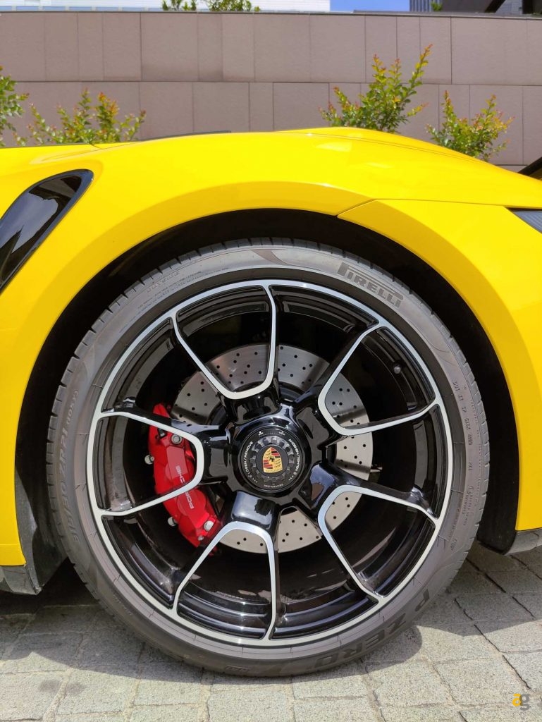 porsche-911-turbo-test-drive-tecnologia-play-zte-axon-30