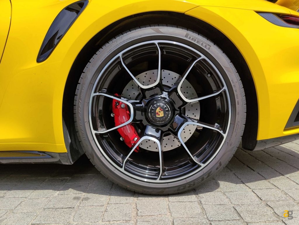 porsche-911-turbo-test-drive-tecnologia-play-zte-axon-30