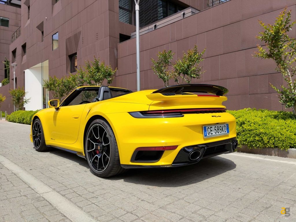 porsche-911-turbo-test-drive-tecnologia-play-zte-axon-30