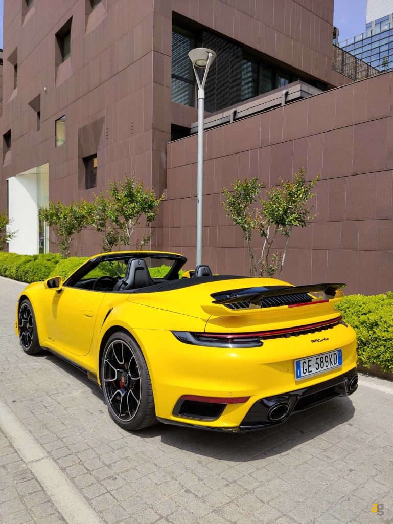 porsche-911-turbo-test-drive-tecnologia-play-zte-axon-30