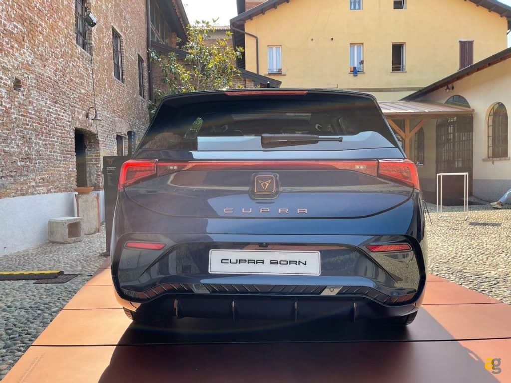 anteprima-cupra-born-elettrica