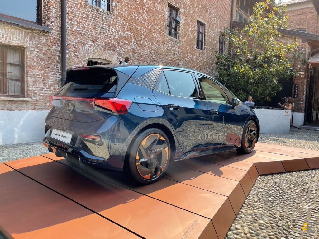 anteprima-cupra-born-elettrica