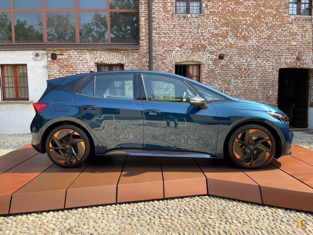 anteprima-cupra-born-elettrica