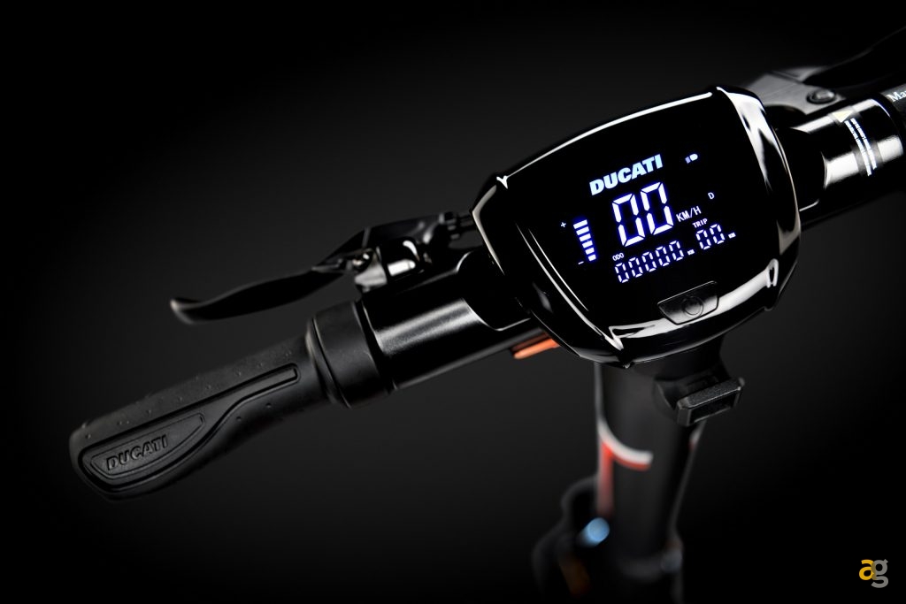 pro-iii-monopattino-elettrico-ducati-nfc-potenza-515w