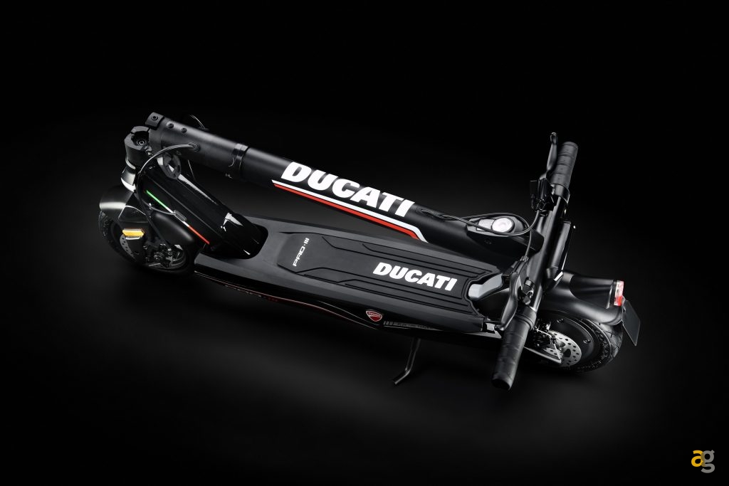 pro-iii-monopattino-elettrico-ducati-nfc-potenza-515w