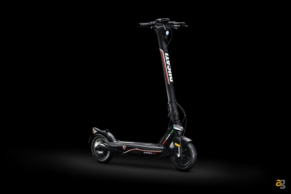 pro-iii-monopattino-elettrico-ducati-nfc-potenza-515w