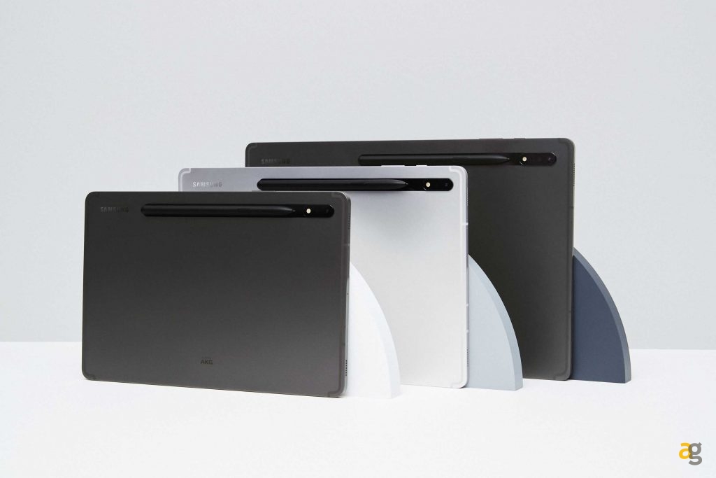 1-014_Family_Tab S8 Ultra_Graphite_Tab S8__Silver_Tab S8_Graphite_HI