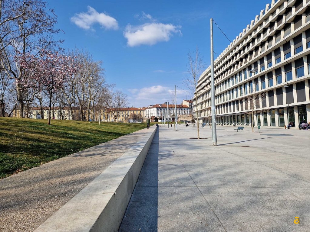 confronto-smartphone-top-gamma-2022-s22-ultra-realme-gt2-pro-moto-edge30-pro-oppo-find-x5pro