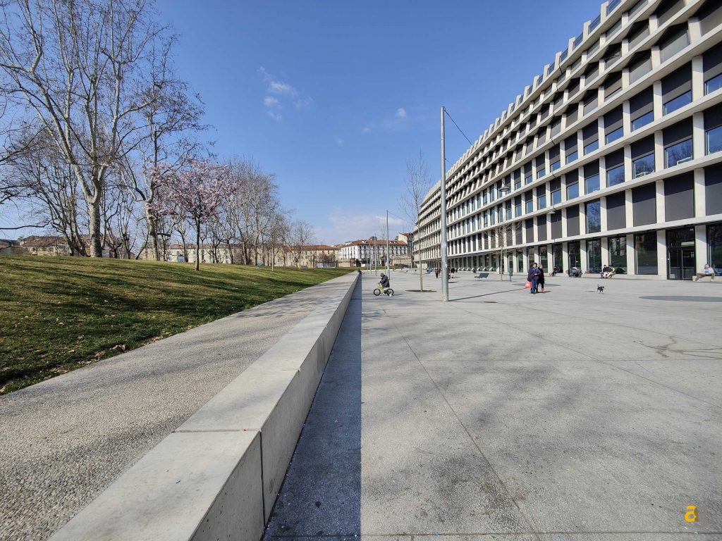 confronto-smartphone-top-gamma-2022-s22-ultra-realme-gt2-pro-moto-edge30-pro-oppo-find-x5pro