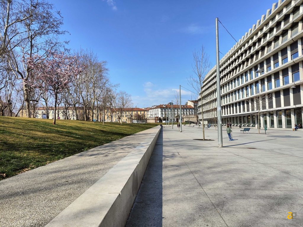 confronto-smartphone-top-gamma-2022-s22-ultra-realme-gt2-pro-moto-edge30-pro-oppo-find-x5pro