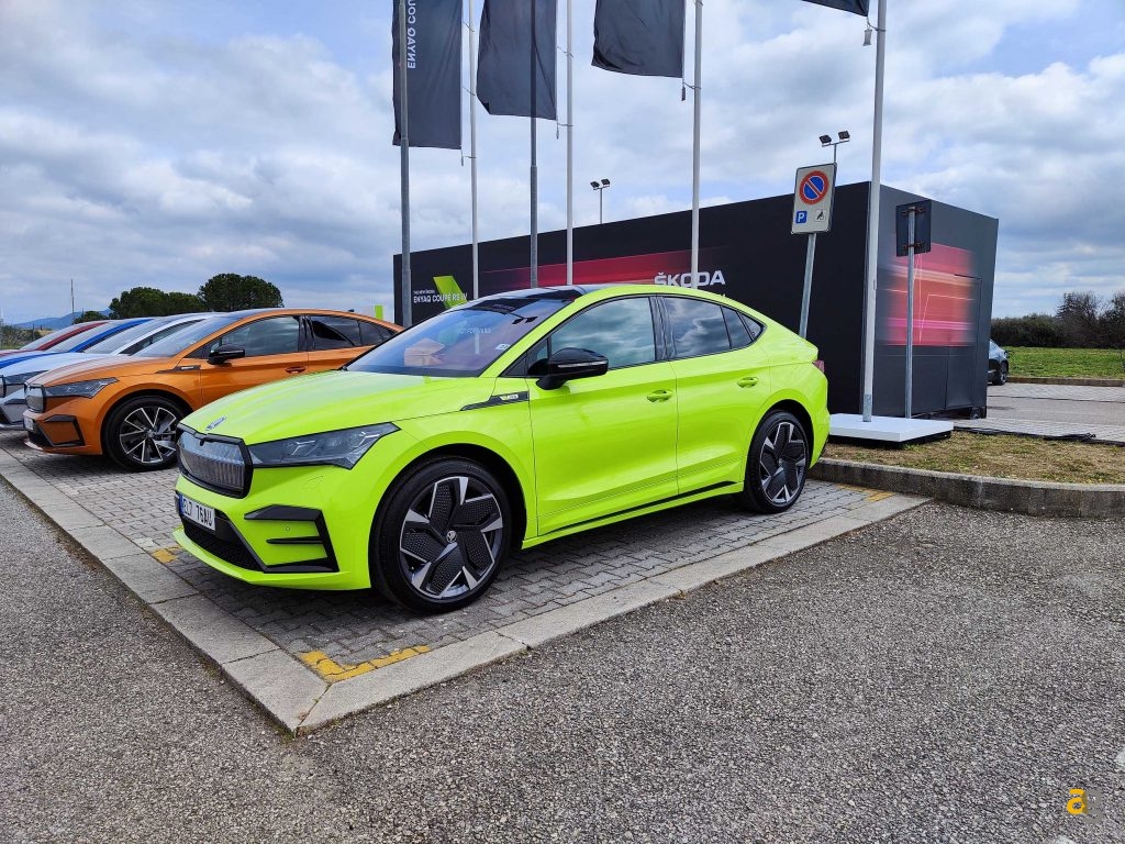 skoda-enyaq-rs-coupe-test-drive-tecnologia-prezzi-suv-elettrico