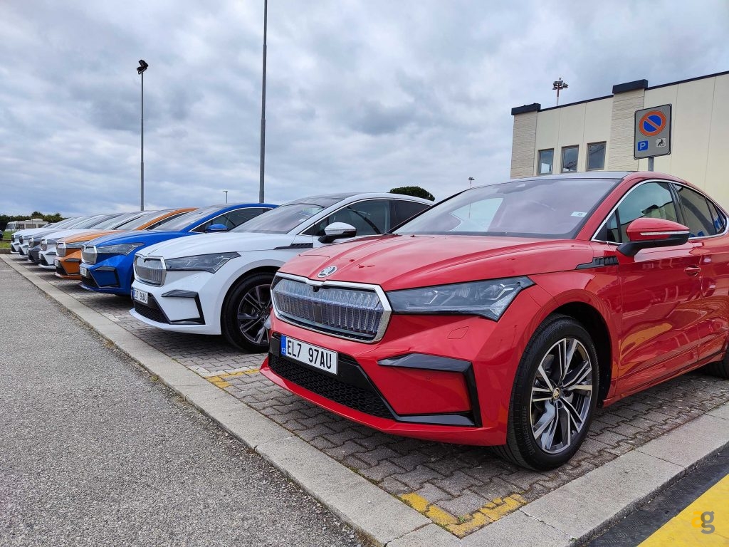 skoda-enyaq-rs-coupe-test-drive-tecnologia-prezzi-suv-elettrico