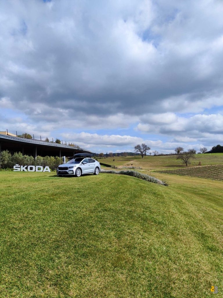 skoda-enyaq-rs-coupe-test-drive-tecnologia-prezzi-suv-elettrico