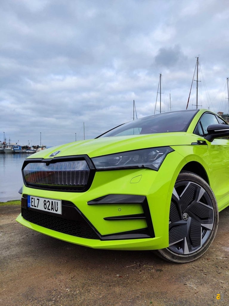 skoda-enyaq-rs-coupe-test-drive-tecnologia-prezzi-suv-elettrico