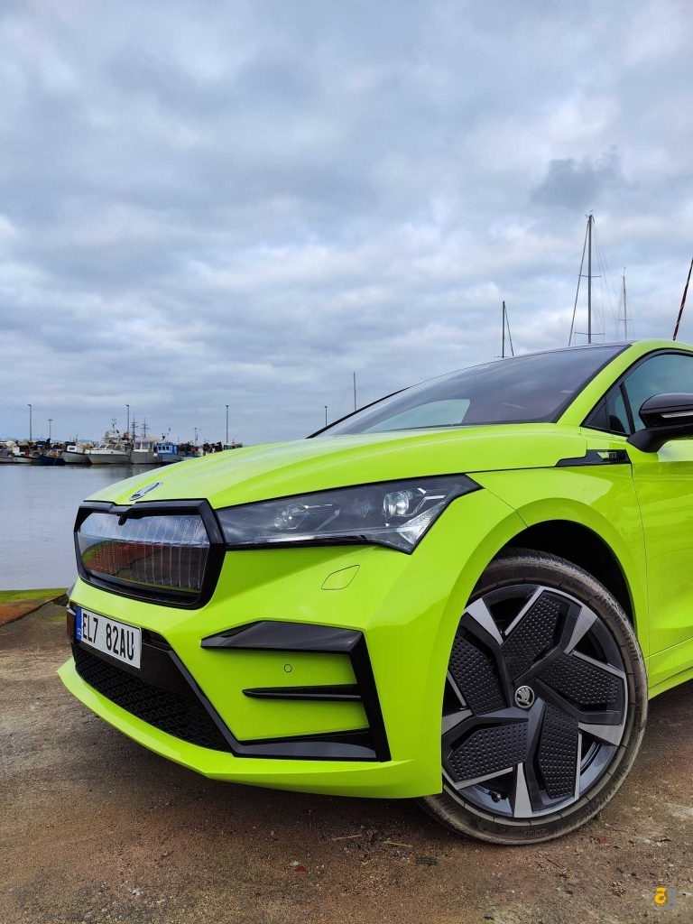 skoda-enyaq-rs-coupe-test-drive-tecnologia-prezzi-suv-elettrico