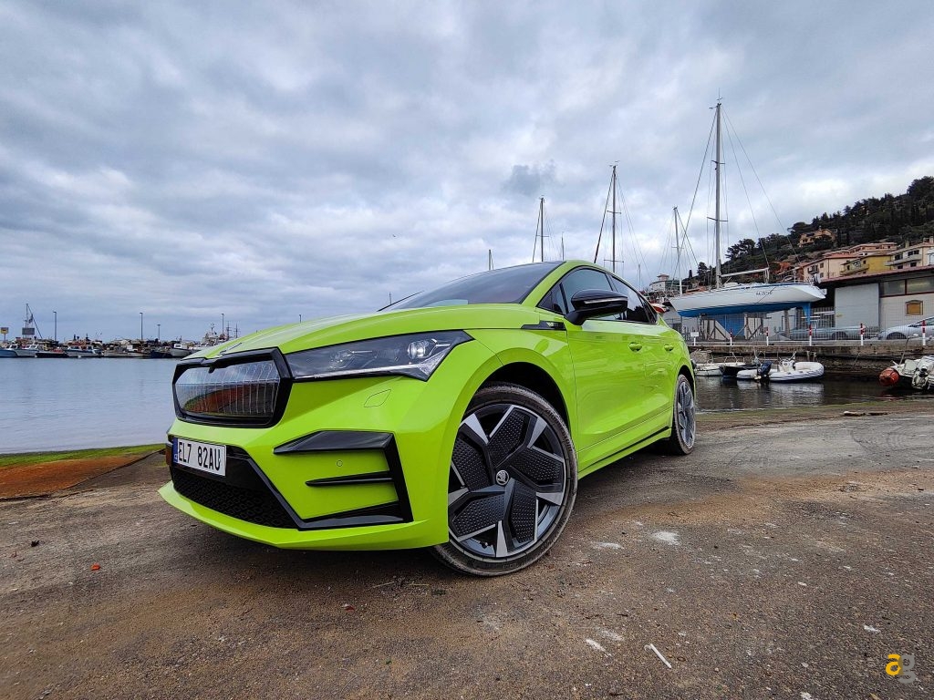 skoda-enyaq-rs-coupe-test-drive-tecnologia-prezzi-suv-elettrico