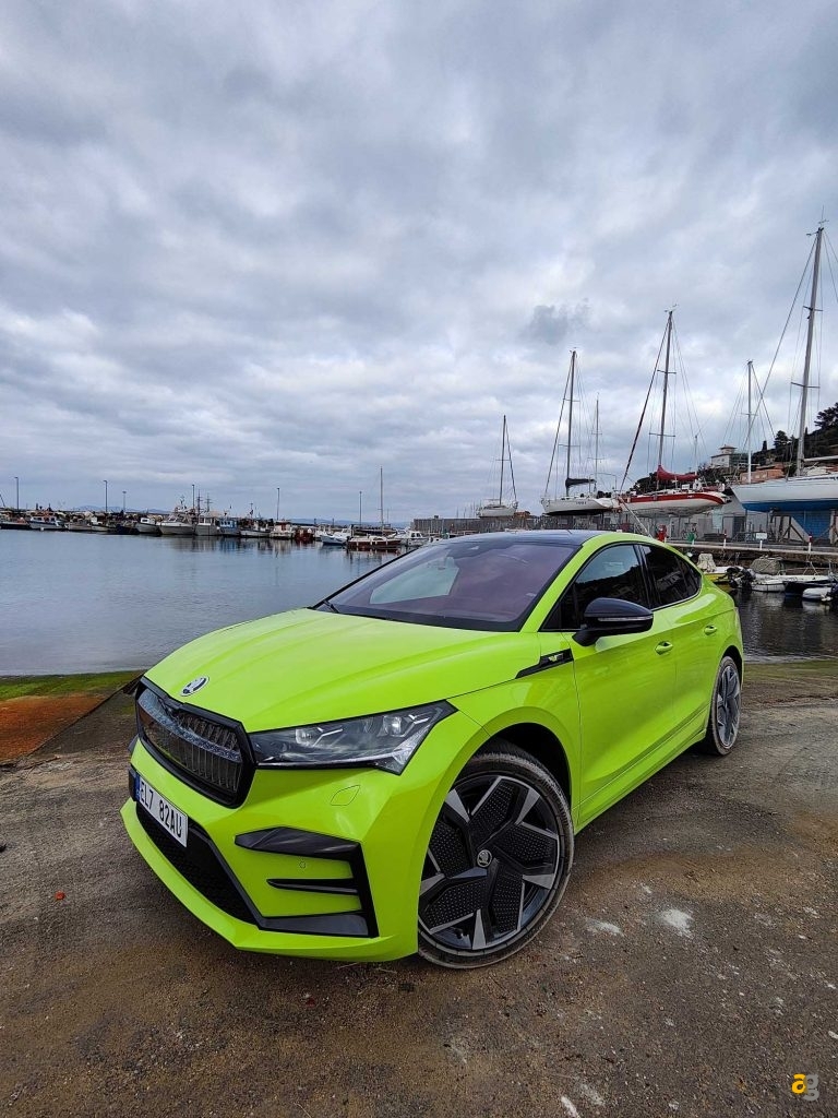 skoda-enyaq-rs-coupe-test-drive-tecnologia-prezzi-suv-elettrico