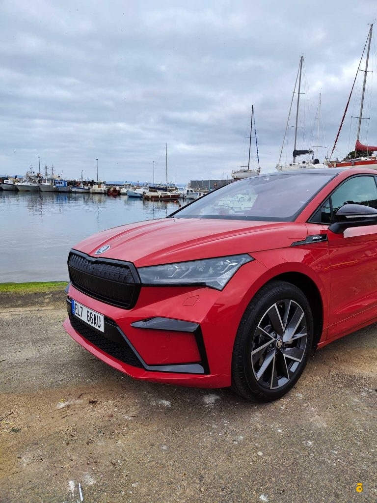 skoda-enyaq-rs-coupe-test-drive-tecnologia-prezzi-suv-elettrico