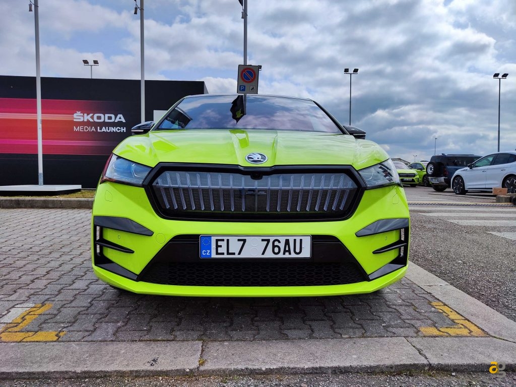 skoda-enyaq-rs-coupe-test-drive-tecnologia-prezzi-suv-elettrico
