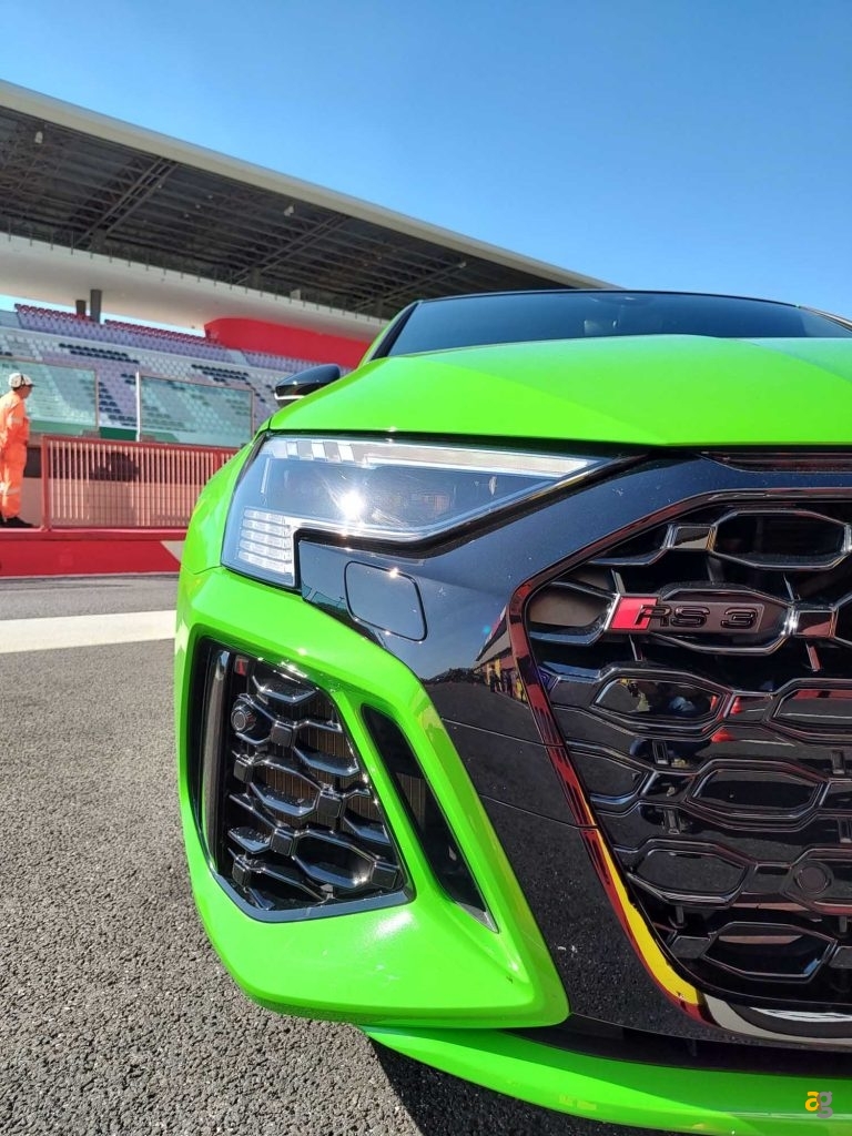 audi-rs3-test-drive-in-pista
