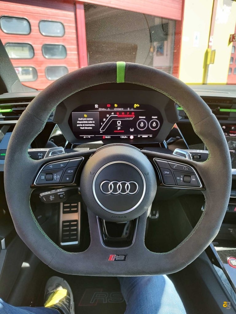 audi-rs3-test-drive-in-pista