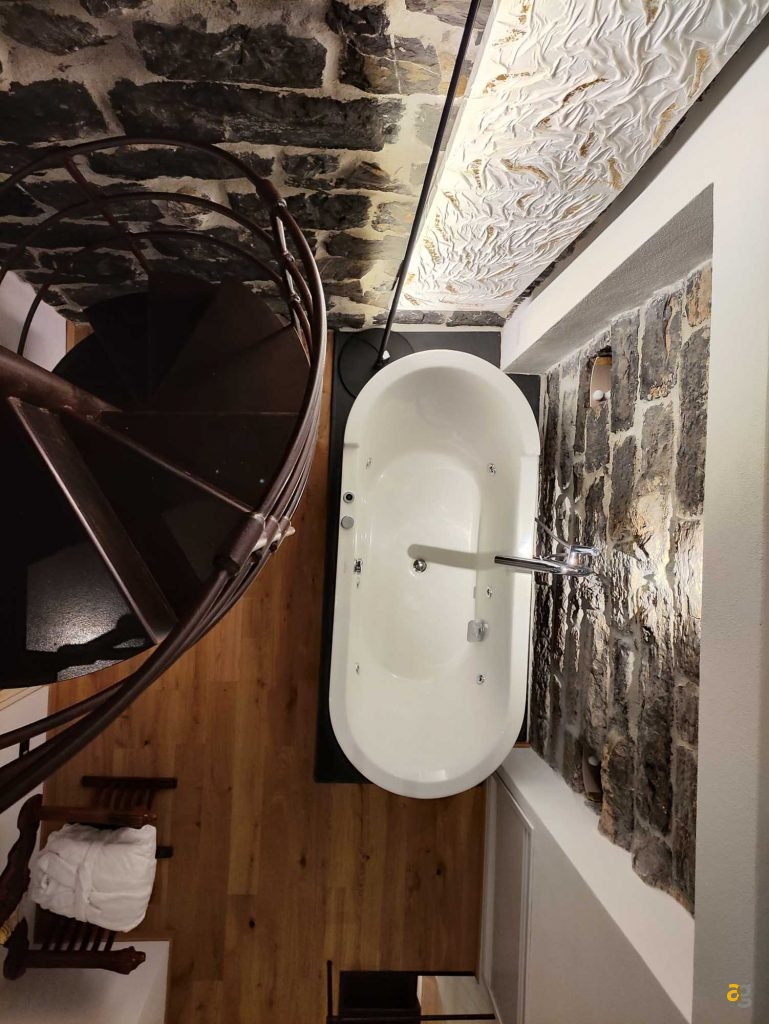 recensione-poco-f4-gt