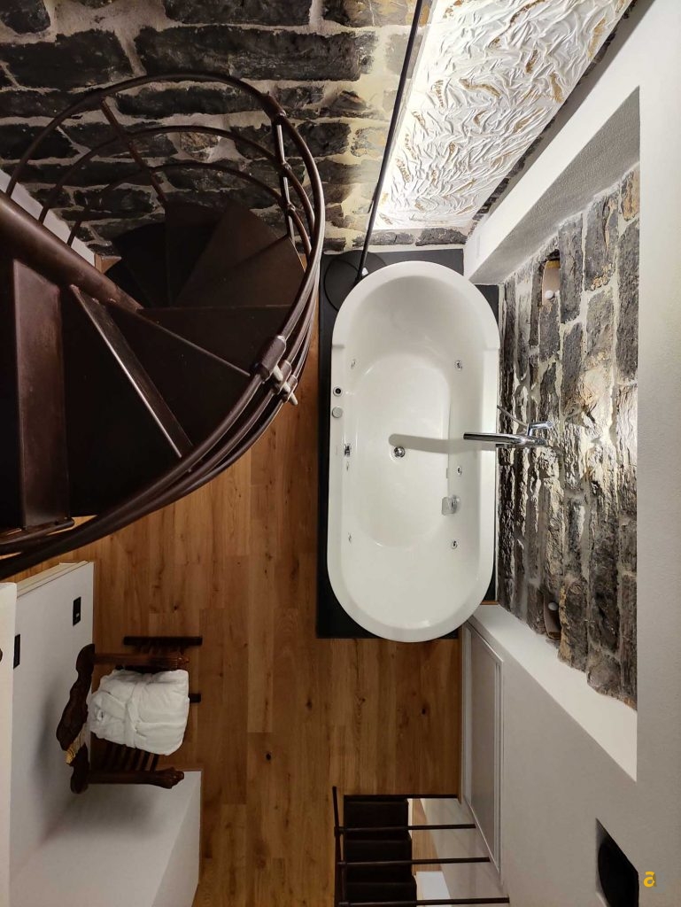 recensione-poco-f4-gt