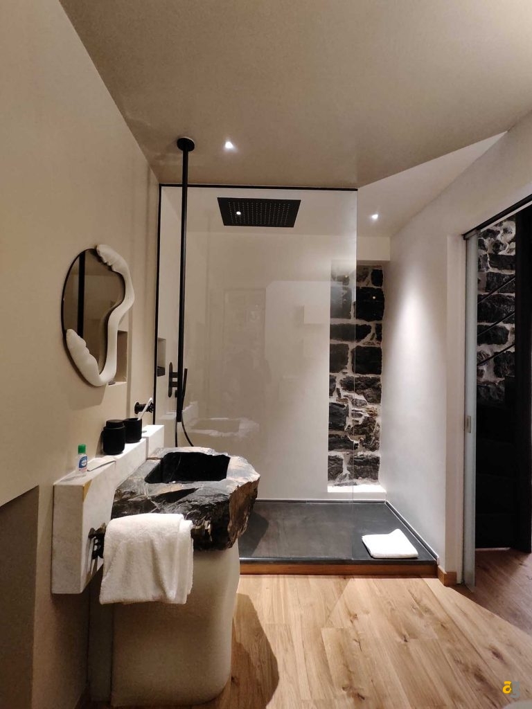 recensione-poco-f4-gt