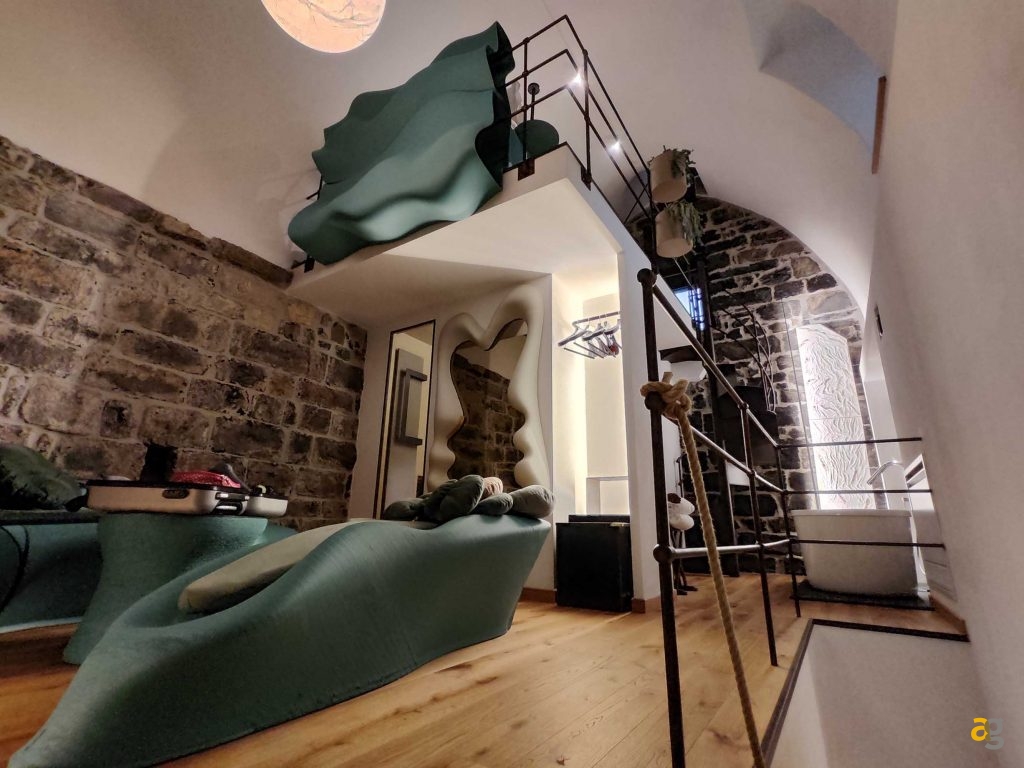 recensione-poco-f4-gt