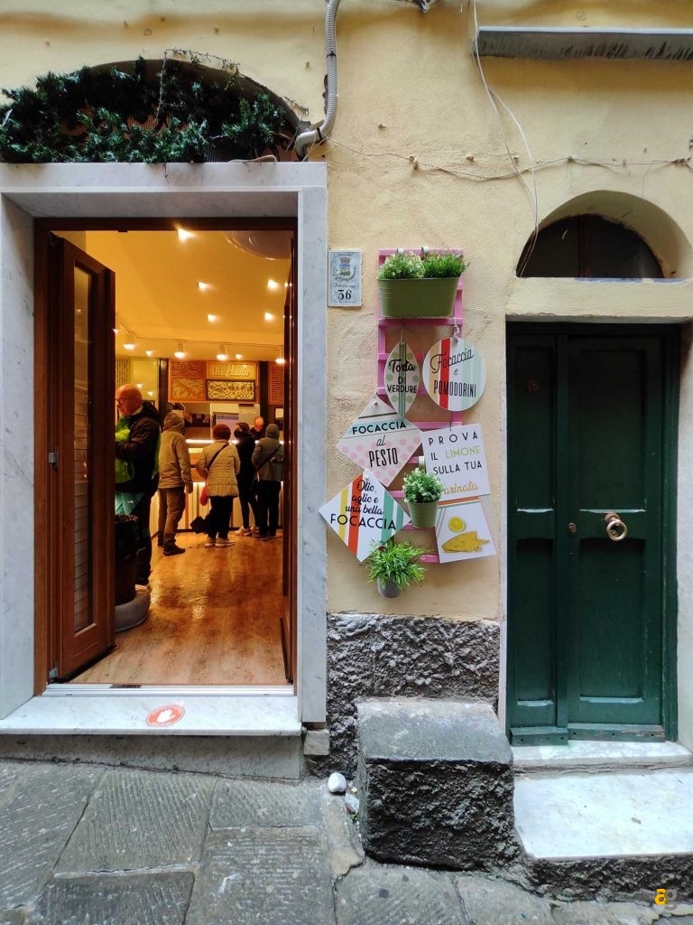 recensione-poco-f4-gt