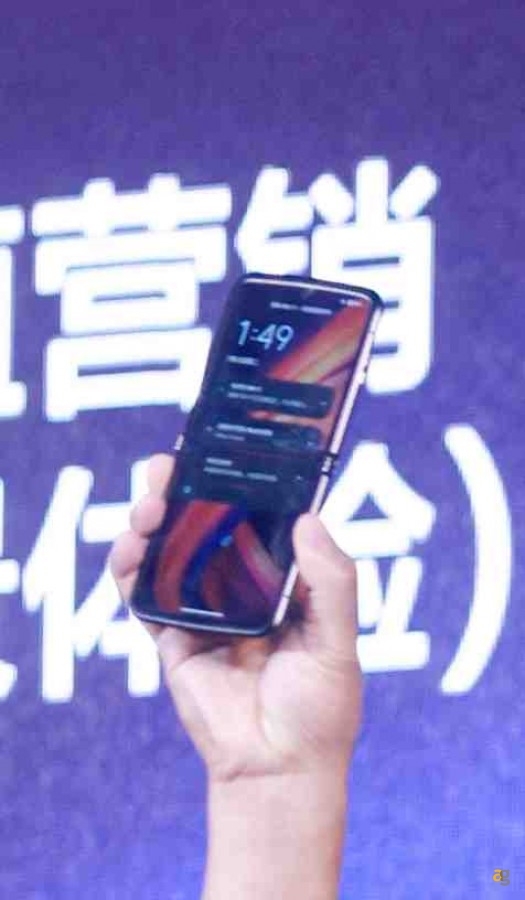 mostrato-dal-vivo-nuovo-motorola-razr-2022-confermato-cambio-design