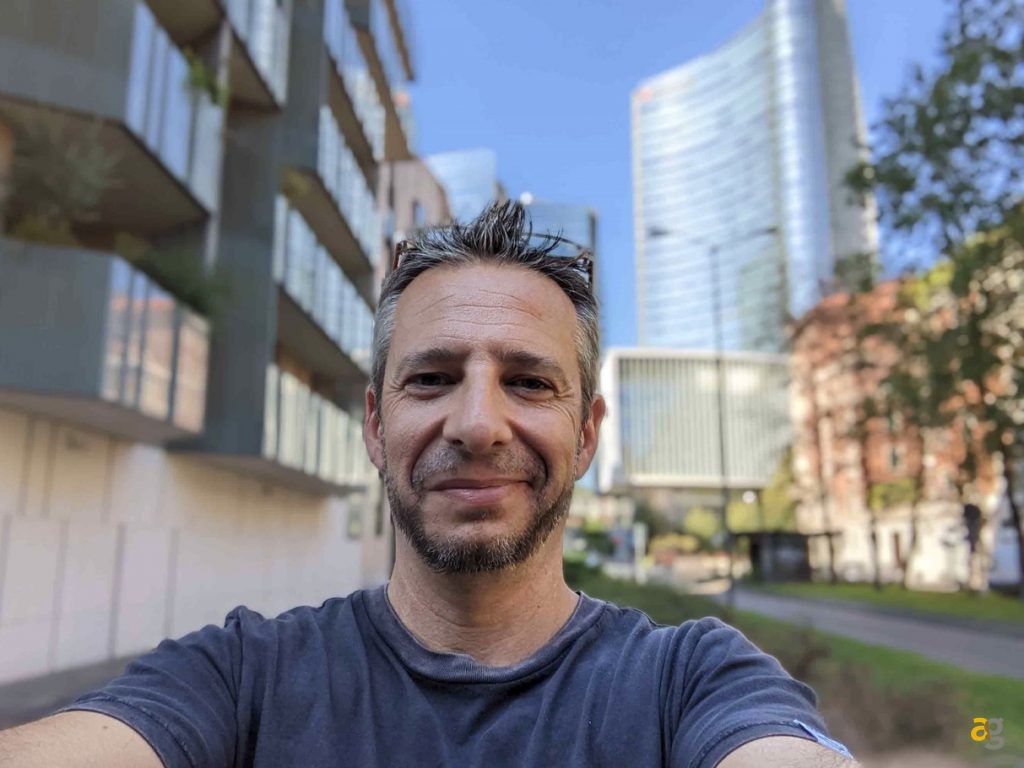 confronto-migliori-telefoni-compatti-iphone-13-mini-galaxy-flip4-pixel-6a-zenfone-9