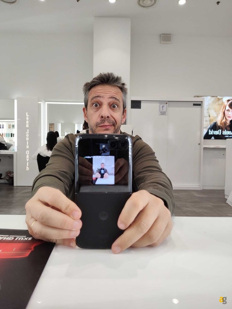 recensione-motorola-razr-2022