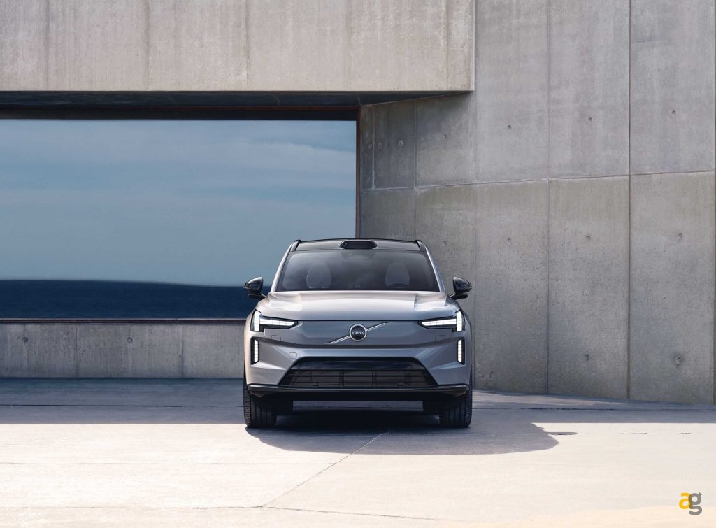 volvo-ex90-debutta-oggi-suv-7-posti-100-elettrico-unreal-engine