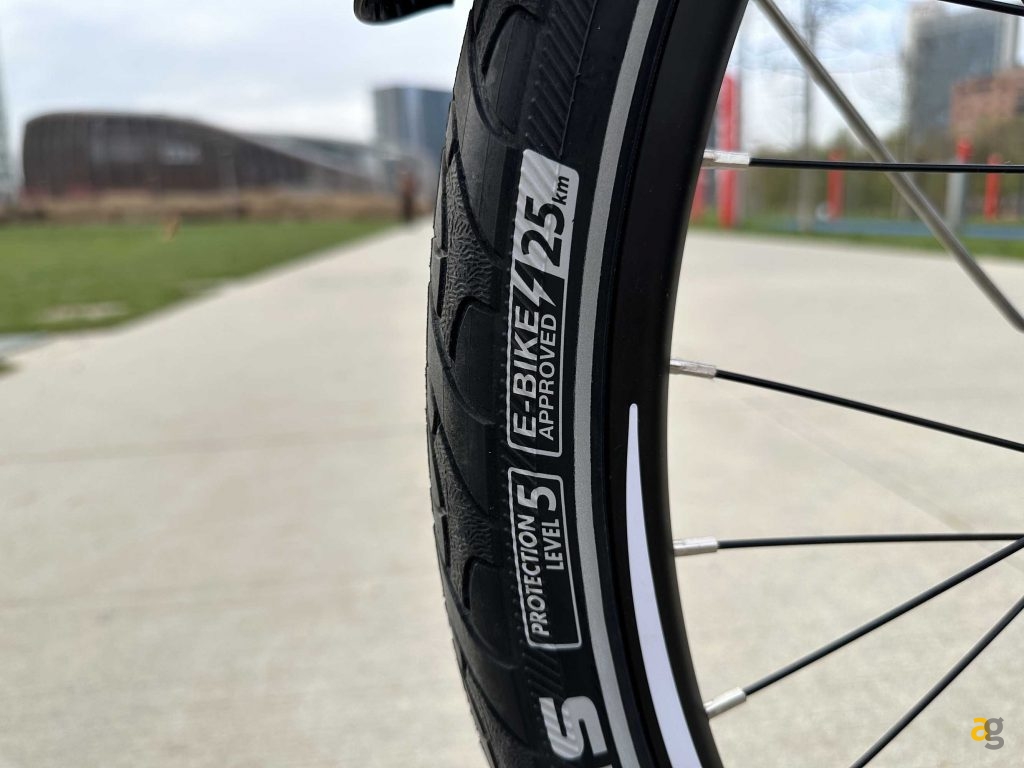eleglide-trekking-t1-step-thru-e-bike-low-cost-sotto-1000-euro
