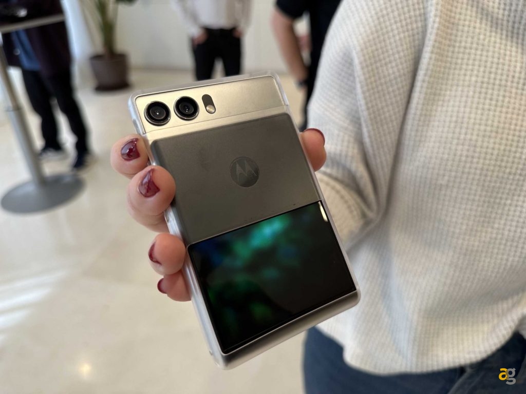 motorola-arrotolabile-diverso-utile-figata-totale