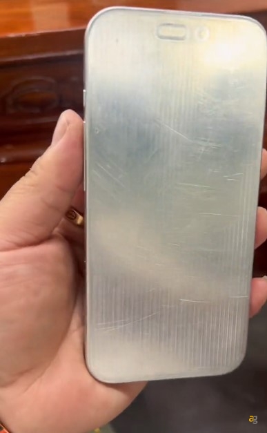 apple-iphone-15-pro-ecco-primo-assaggio-in-3d-niente-slider-silenzioso