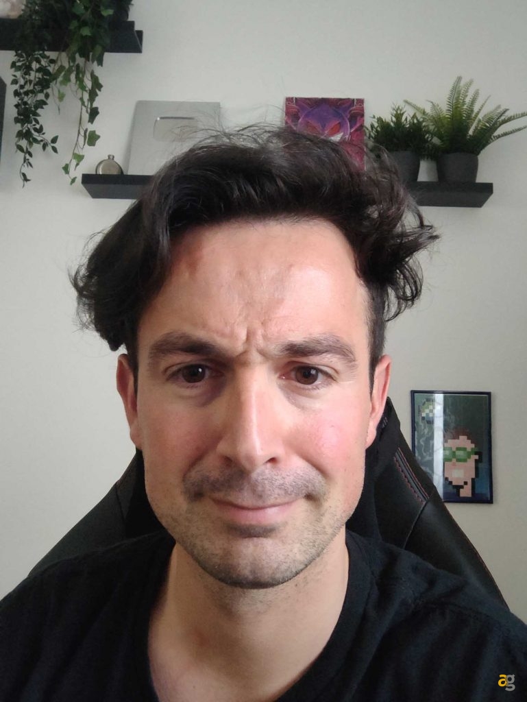 unboxing-crypto-smartphone-saga-solana