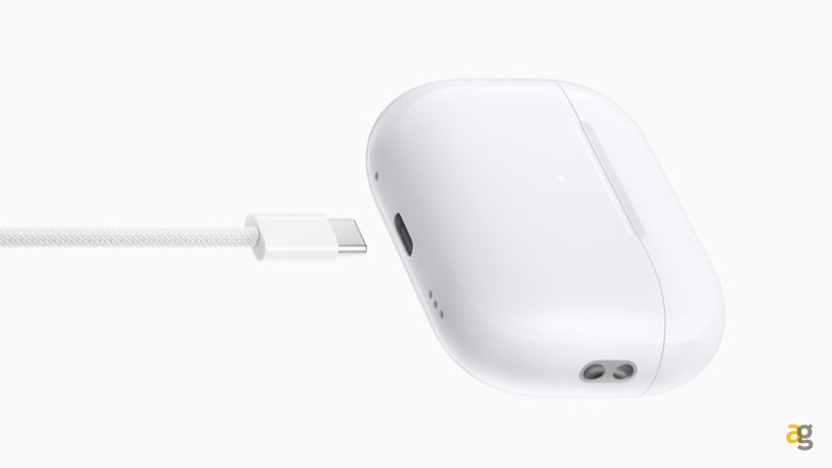 Apple-AirPods-Pro-2nd-generation-USB-C-connection-230912_inline.jpg.large